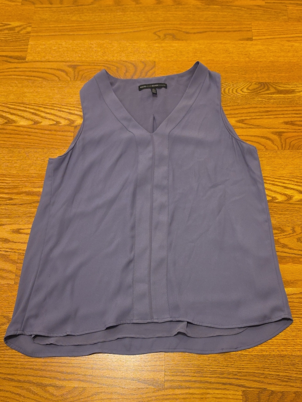 White House Black Market V-Neck Sleeveless Camisole in Lavender